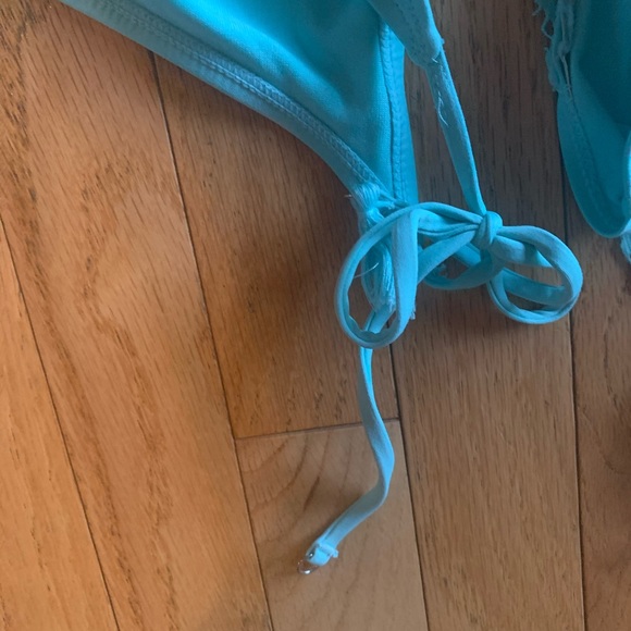 One bathing suit set and another pair of bottoms - Picture 7 of 9